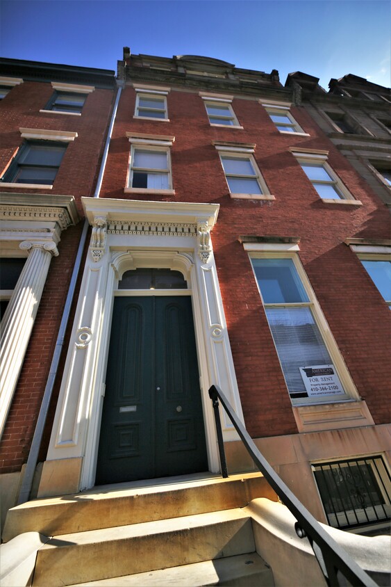Primary Photo - 717 Washington Pl
