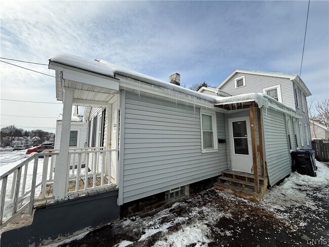 Building Photo - 135 Culbert St