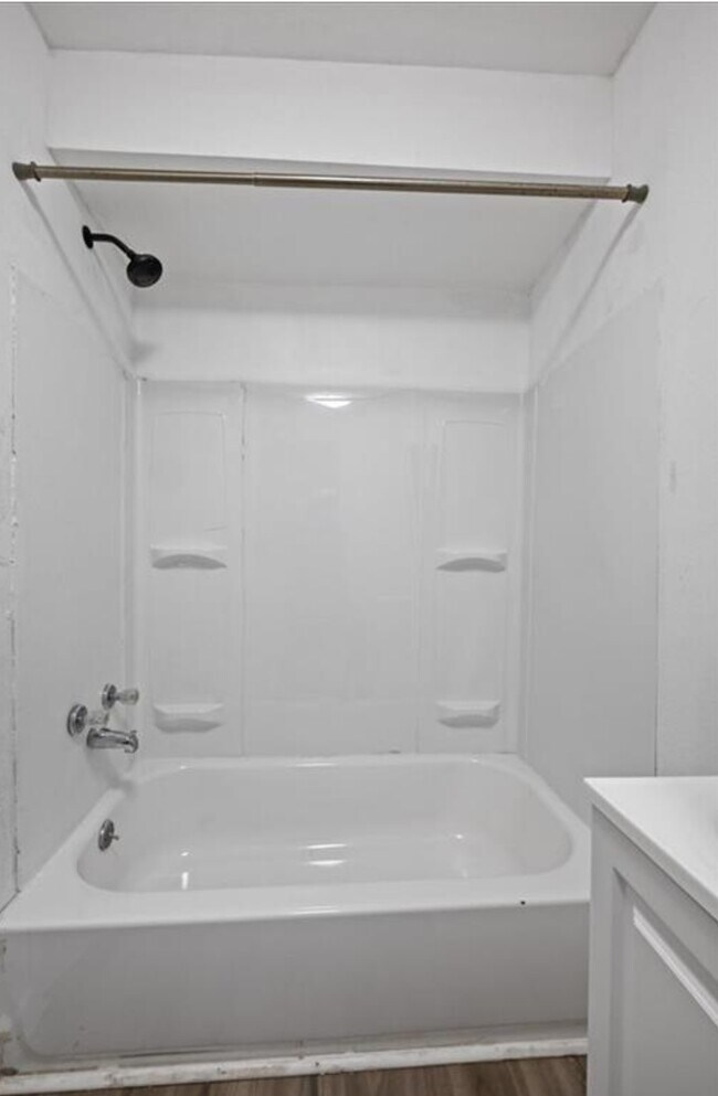 Foto del edificio - 2917 E 61st St