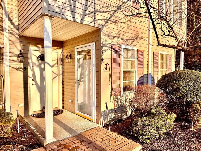 Building Photo - 854 Verona Dr