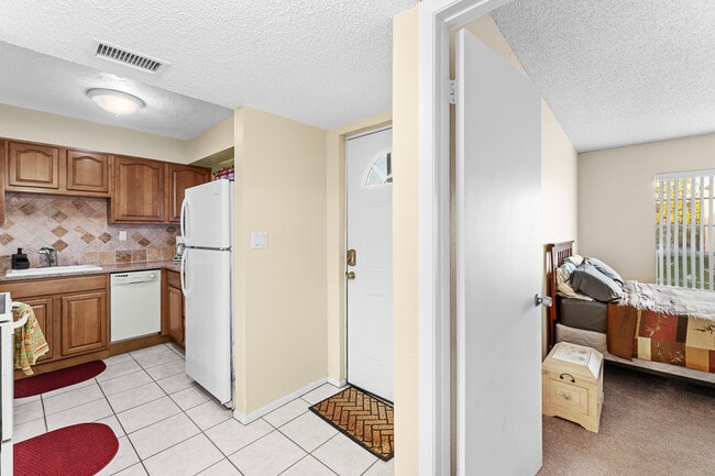 Building Photo - 2625 FL-590
