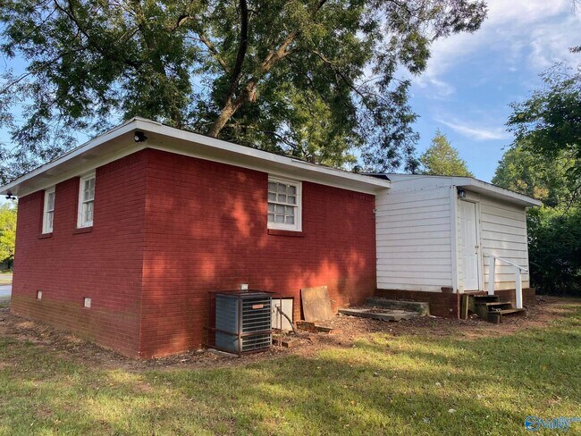 Building Photo - 1813 Pulaski Pike NW