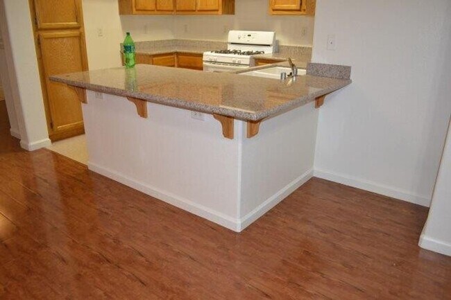 Building Photo - 3 br, 2 bath House - 978 Lusk Dr