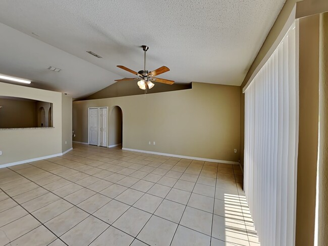 Building Photo - 1210 Amazon Ln