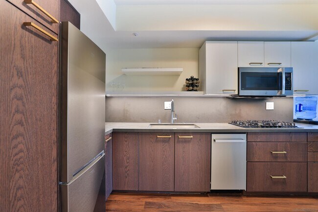 Foto del edificio - 500 W Harbor Dr