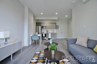 Building Photo - Giant 1 BED in Bushwick!
