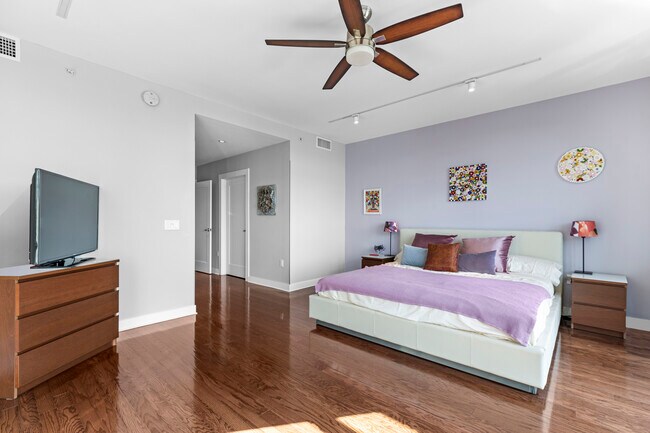 Foto del edificio - 100 Thompson Ln