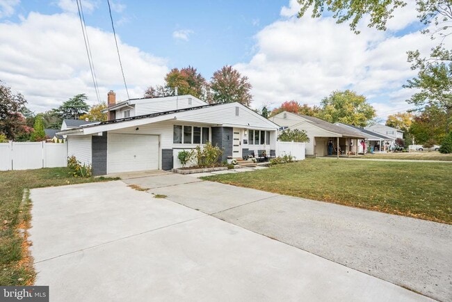 Building Photo - 325 Juniper Dr