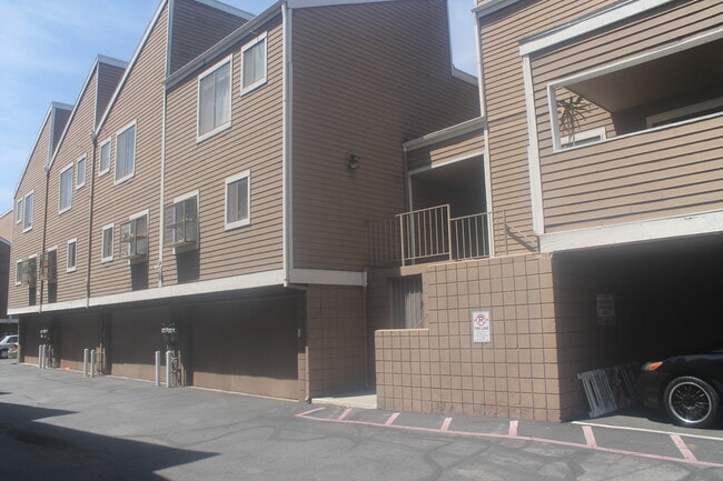 Building Photo - 15135 Nordhoff St