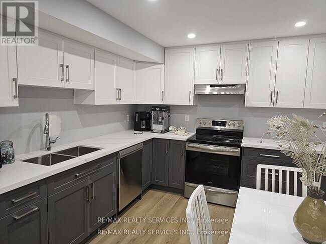 Building Photo - 35 Curtis Dr