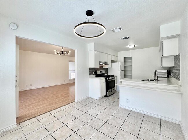 Foto del edificio - 1423 W Braker Ln
