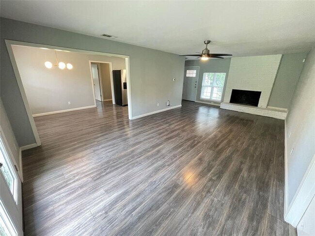Foto del edificio - 8436 Jamestown Dr
