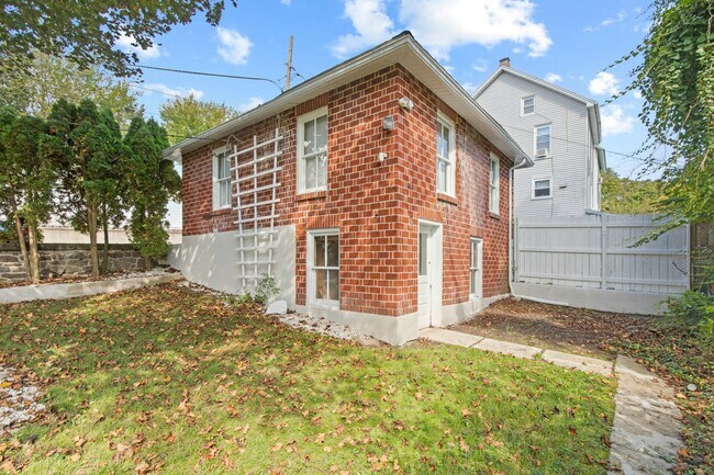 Foto del edificio - 17 N Church St