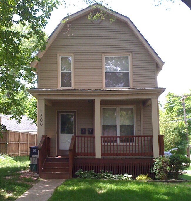 Foto del edificio - 1300 Hutchins Ave
