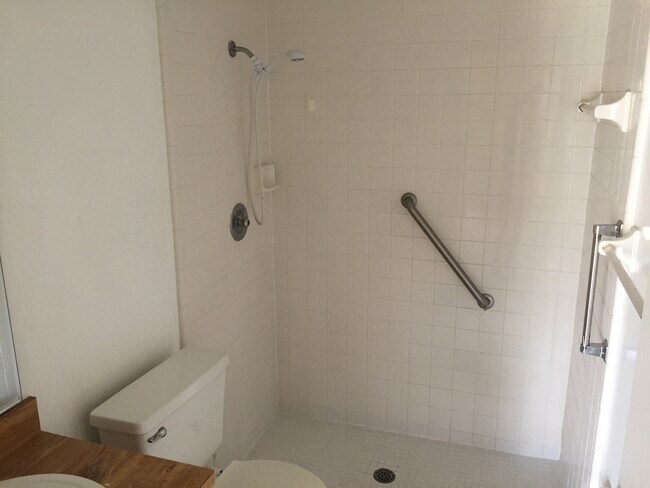 Foto del edificio - 2 bed 2 bath with Fenced in backyard!