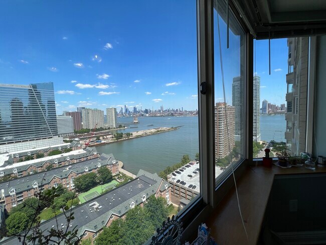 Foto del edificio - 1 2ND St