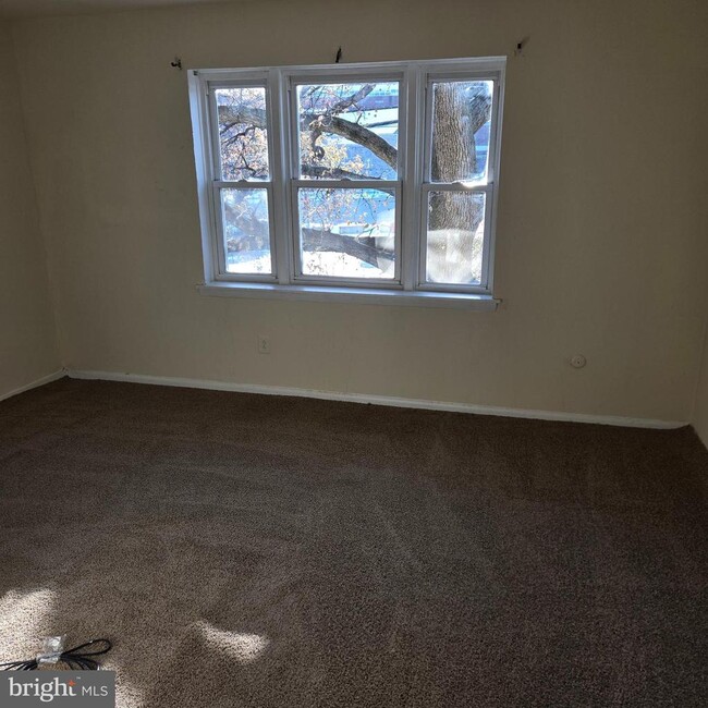 Building Photo - 5915 Baynton St