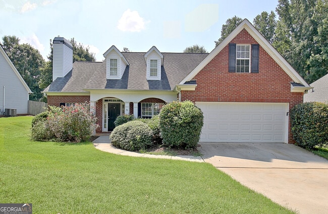 Building Photo - 77 Pine Crescent
