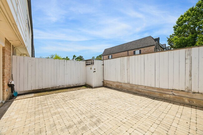 Foto del edificio - 399 N Post Oak Ln