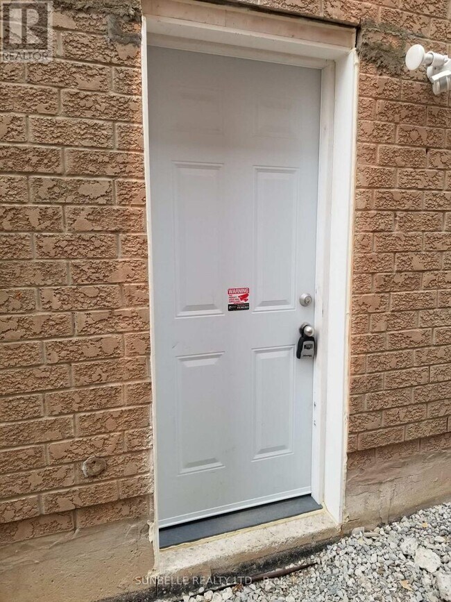 Building Photo - 26 Senwood St