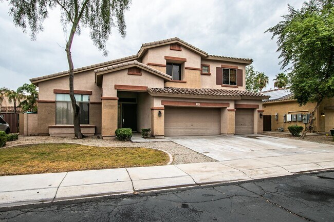 Foto del edificio - 3610 SFT, 3 car garage, 4 bed 3.5 bath in ...
