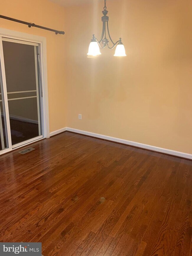 Building Photo - 6052 Popes Creek Pl