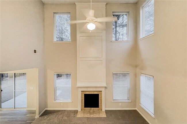 Foto del edificio - 5484 Somer Mill Rd