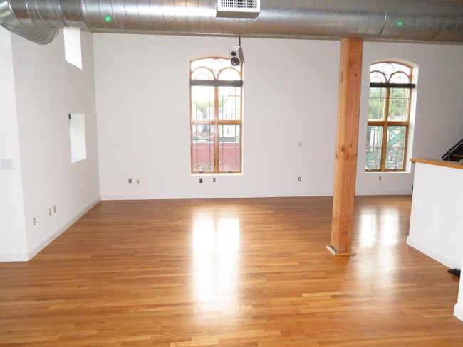 Building Photo - 60 Tufts St