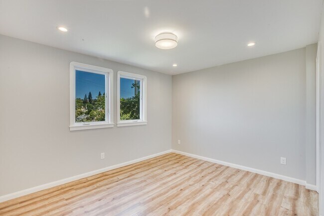 Foto del edificio - 816 Everett Ave