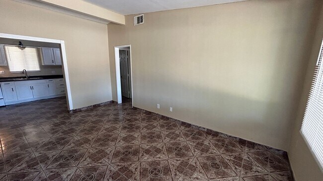 Building Photo - Charming 3 Bedroom 2 Bathroom Home for Rent