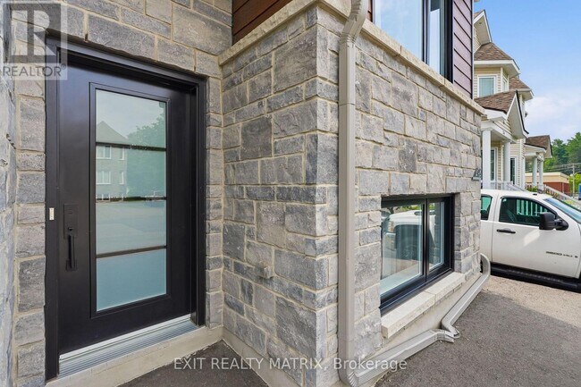 Building Photo - 47 Cambridge St