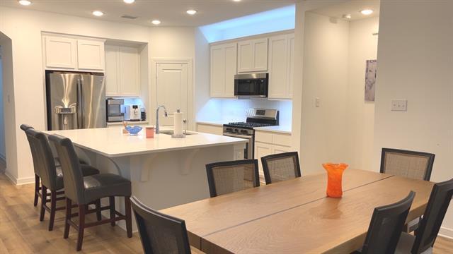 Building Photo - 3952 Oak Crk Cir