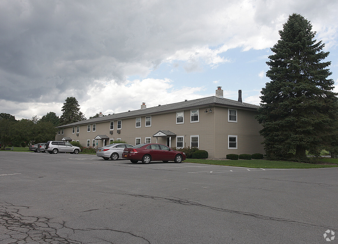 20 Old Boorne Dr - New Carriage House Apartments