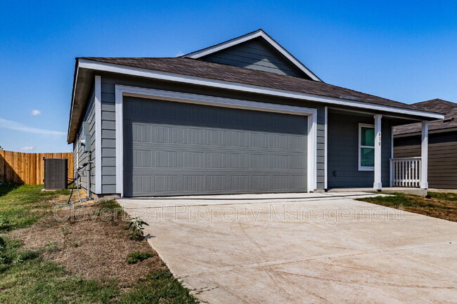 Building Photo - 830 Summit Ter