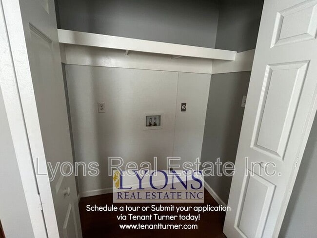 Building Photo - 1602 Lexington Cir