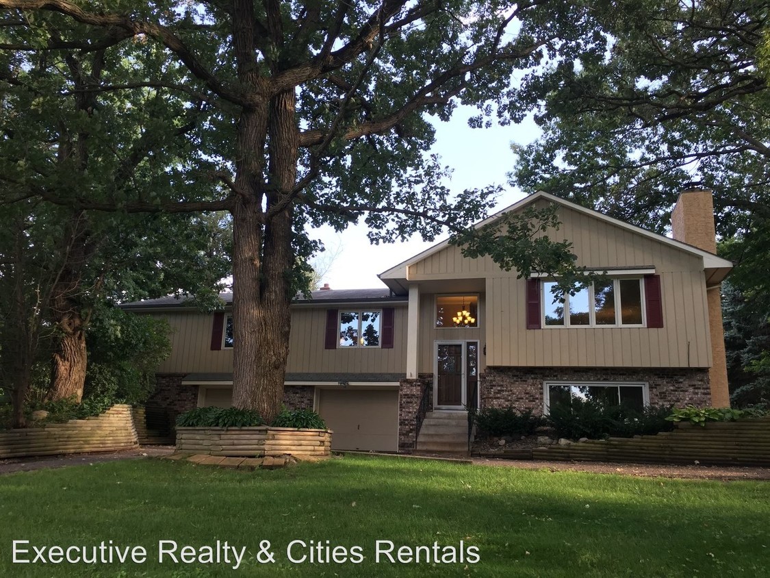 Primary Photo - 4 br, 3 bath House - 9271 Lake Rd