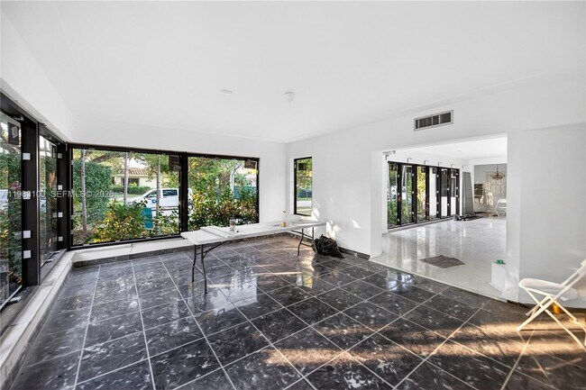 Foto del edificio - 1100 N Shore Dr