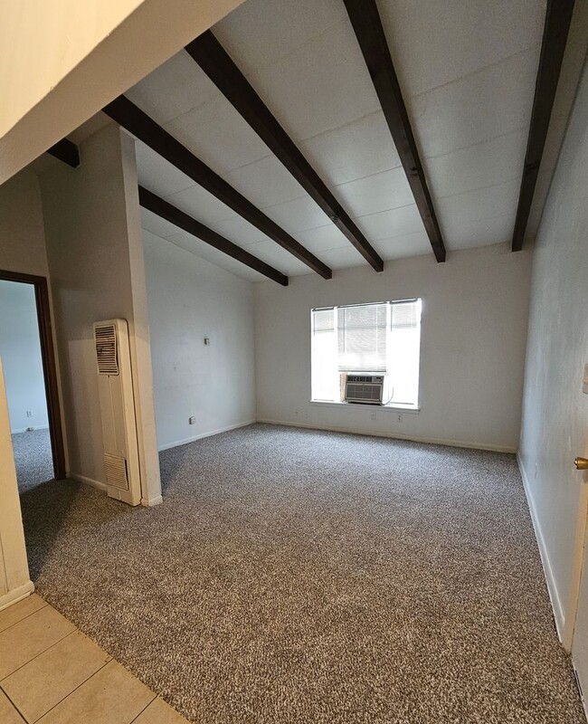 Foto del edificio - Short-Term Lease! (2) Bedroom Duplex Close...