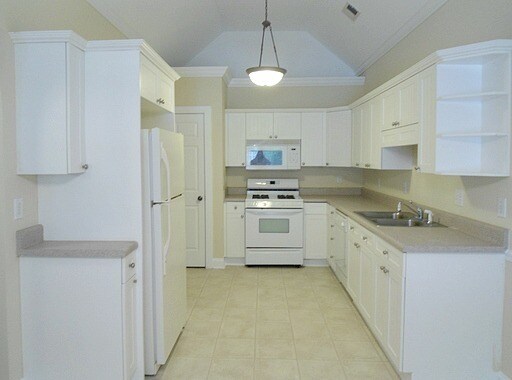Building Photo - Home Available For Rent in Hoover - View w...