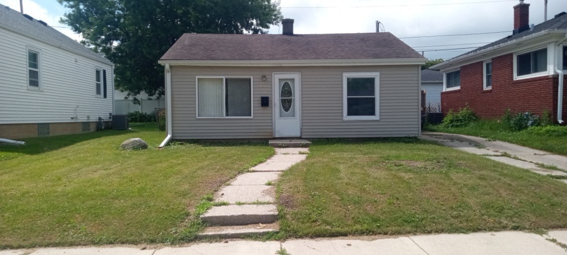 Primary Photo - 4521 Victory Ave