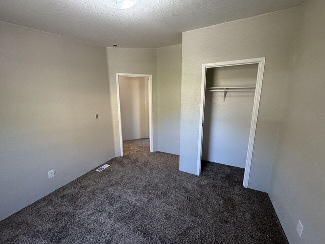 Building Photo - Riverfront 3BD/2BA Home