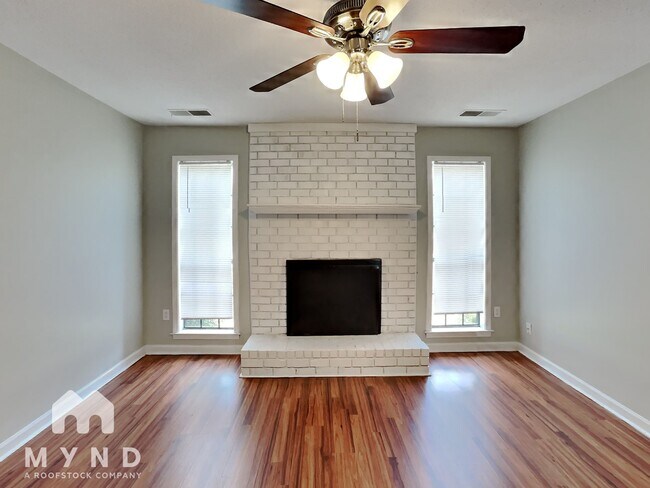 Foto del edificio - 7301 Hollorn Ln