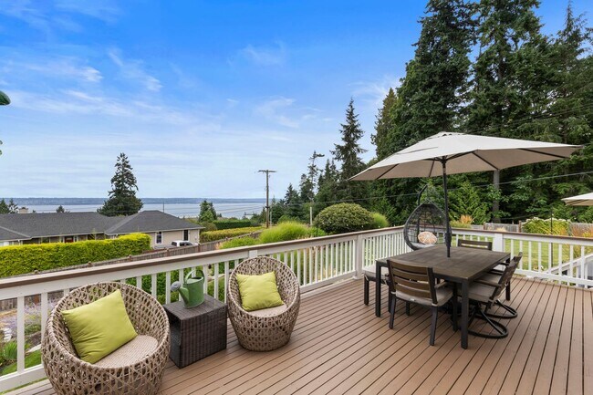 Building Photo - Renovated VIEW Kingston Home Near Ferry fo...