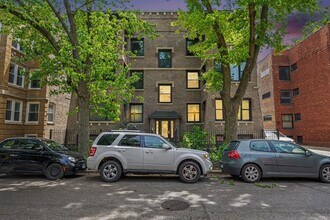 Building Photo - 857 W Ainslie St