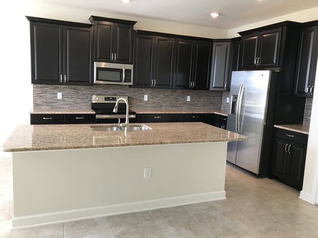 Foto del edificio - Large 4/3 Lake Front Executive Home with 3...
