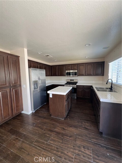 Foto del edificio - 557 Summerfield Way