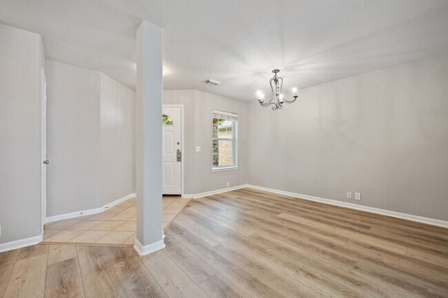 Foto del edificio - 2851 Sandberry Dr