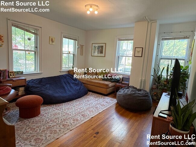 Building Photo - 246 Brookline St