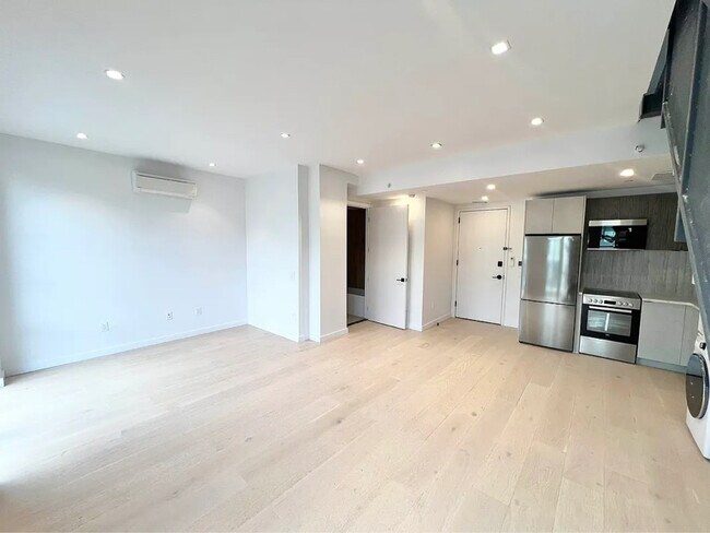 Foto del edificio - 37-25 32nd St