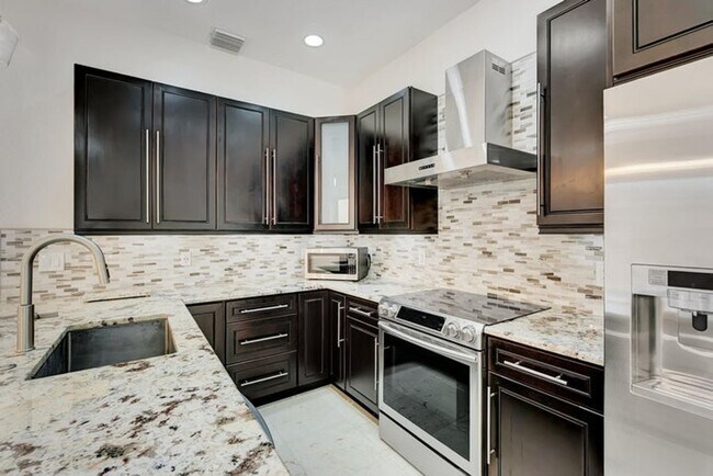 Foto del edificio - 406 NW 25th Ave
